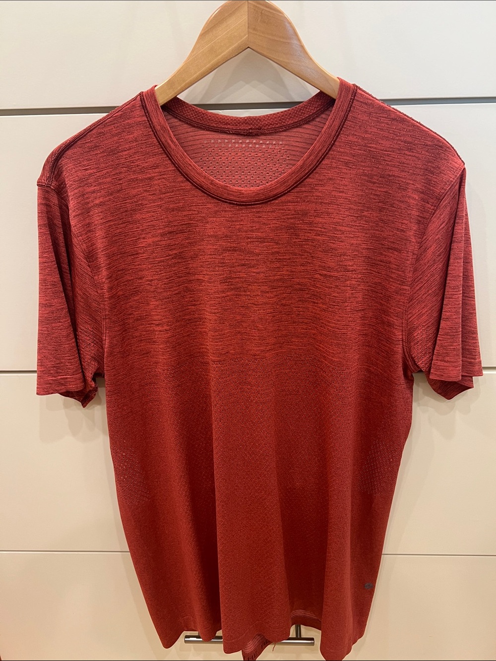 Lululemon Men's Performance Crew Neck T-Shirt - Red